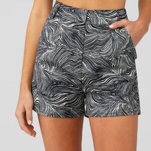 NWT Andie Zebra Short (4th & Reckless)